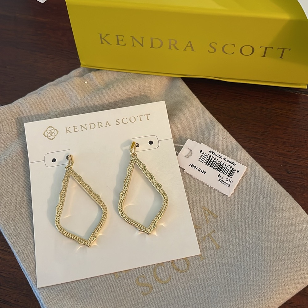 NWT! Kendra Scott Sophia Earrings in Gold